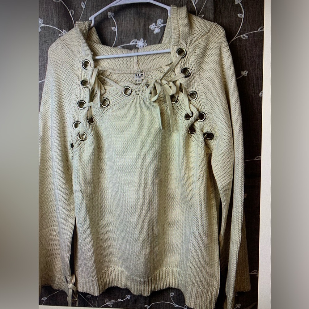 UNIQ Laced Up Hoodie Cable Knit Sweater Womens Ivory Long Bell Sleeve Size M New